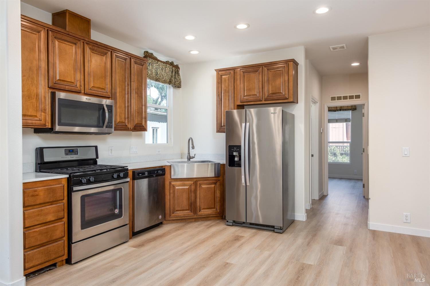 Detail Gallery Image 3 of 16 For 9 Larkspur Pl, Santa Rosa,  CA 95409 - 2 Beds | 1 Baths