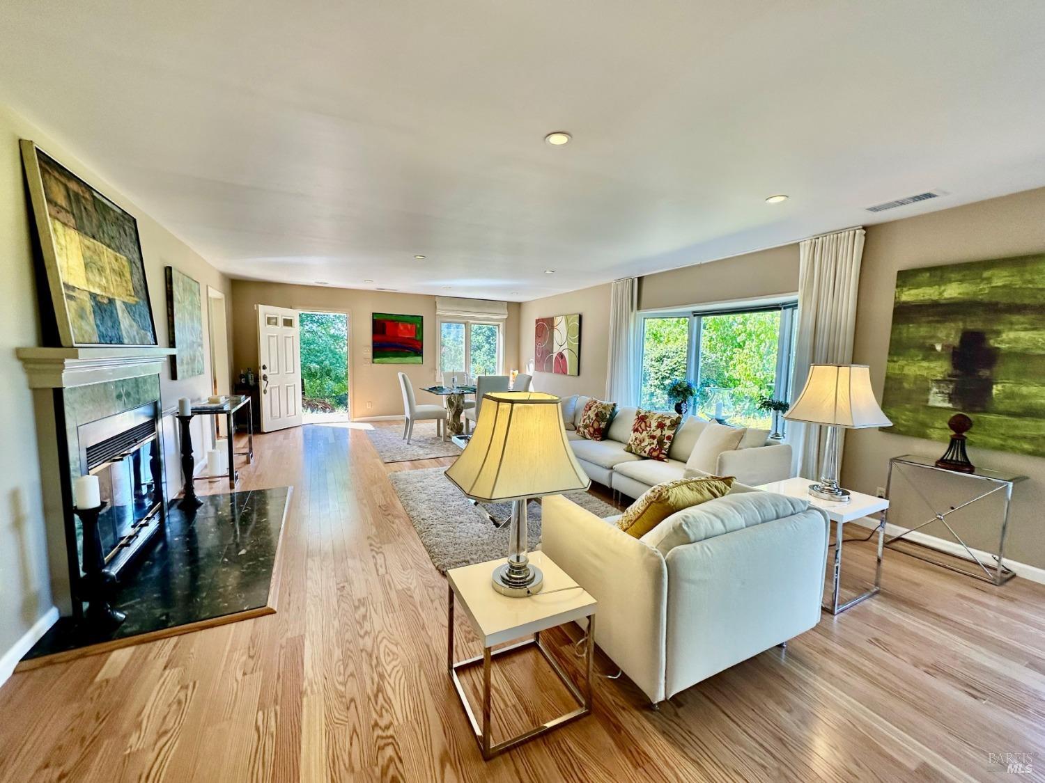 Detail Gallery Image 2 of 19 For 2901 Westside Rd, Healdsburg,  CA 95448 - 3 Beds | 2/1 Baths