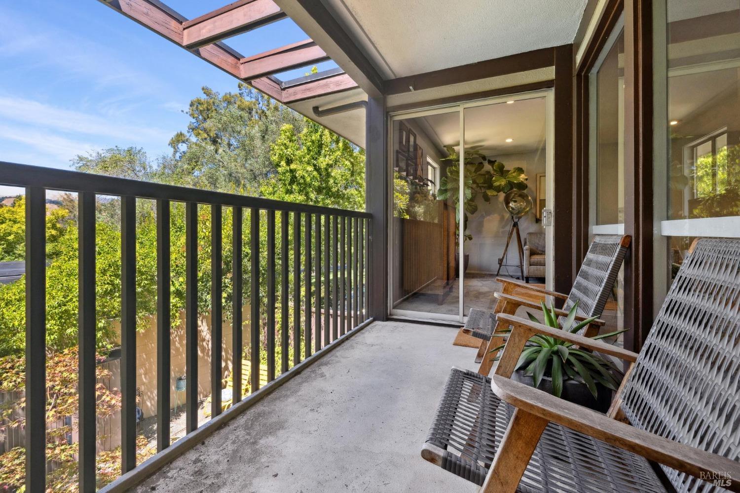 Detail Gallery Image 23 of 29 For 37 Forest Ln, San Rafael,  CA 94903 - 2 Beds | 2 Baths