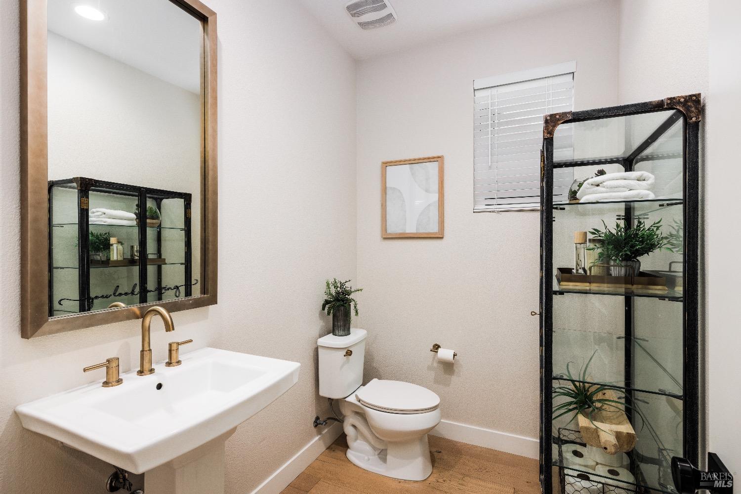 Detail Gallery Image 8 of 34 For 1586 Alegra Pl, Santa Rosa,  CA 95403 - 4 Beds | 2/1 Baths