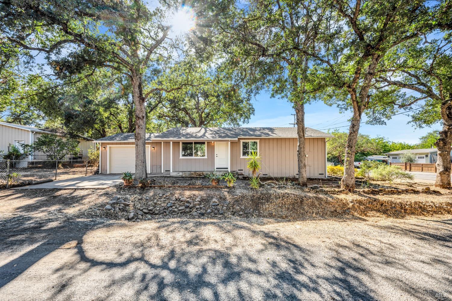 Detail Gallery Image 2 of 19 For 15993 35th Ave, Clearlake,  CA 95422 - 3 Beds | 1 Baths