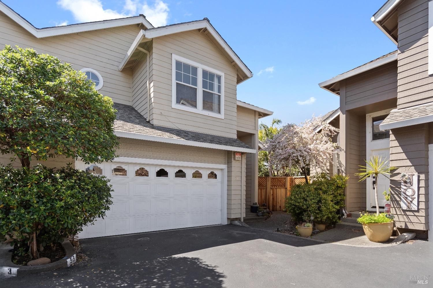 Detail Gallery Image 2 of 45 For 55 Dowitcher Way, San Rafael,  CA 94901 - 3 Beds | 2/1 Baths