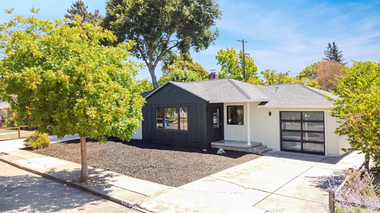 Detail Gallery Image 1 of 1 For 2716 Valley Center Dr, Santa Rosa,  CA 95405 - 3 Beds | 2 Baths