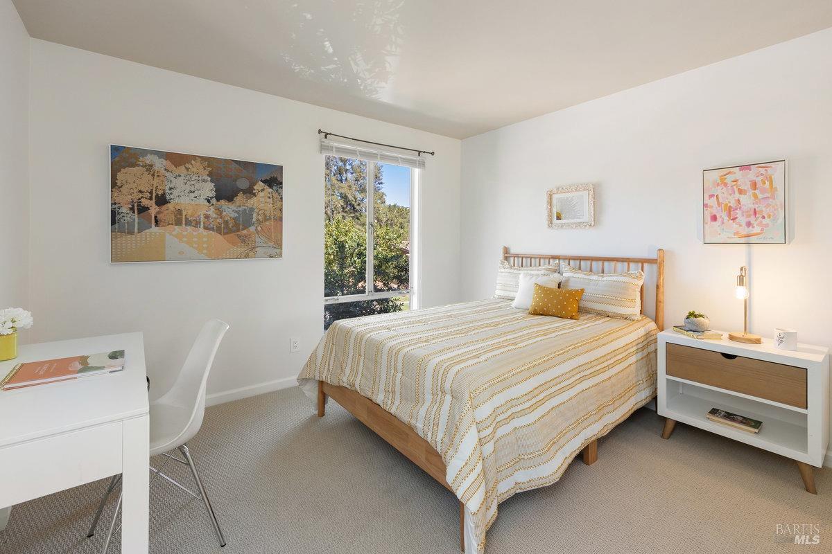 Detail Gallery Image 21 of 32 For 50 Surrey Ln, San Rafael,  CA 94903 - 2 Beds | 2 Baths