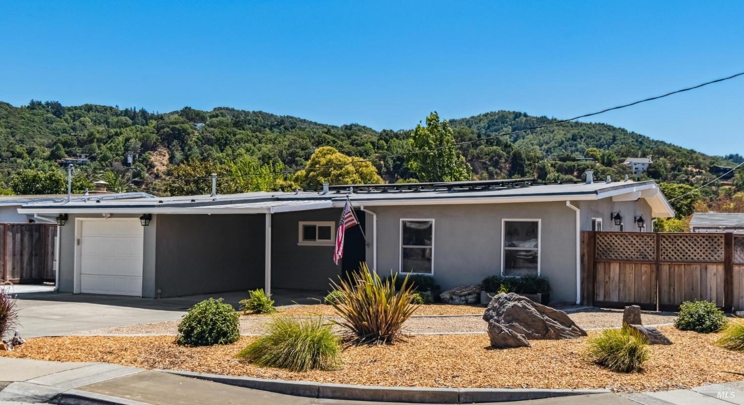 Detail Gallery Image 1 of 20 For 205 Labrea Way, San Rafael,  CA 94903 - 3 Beds | 2 Baths