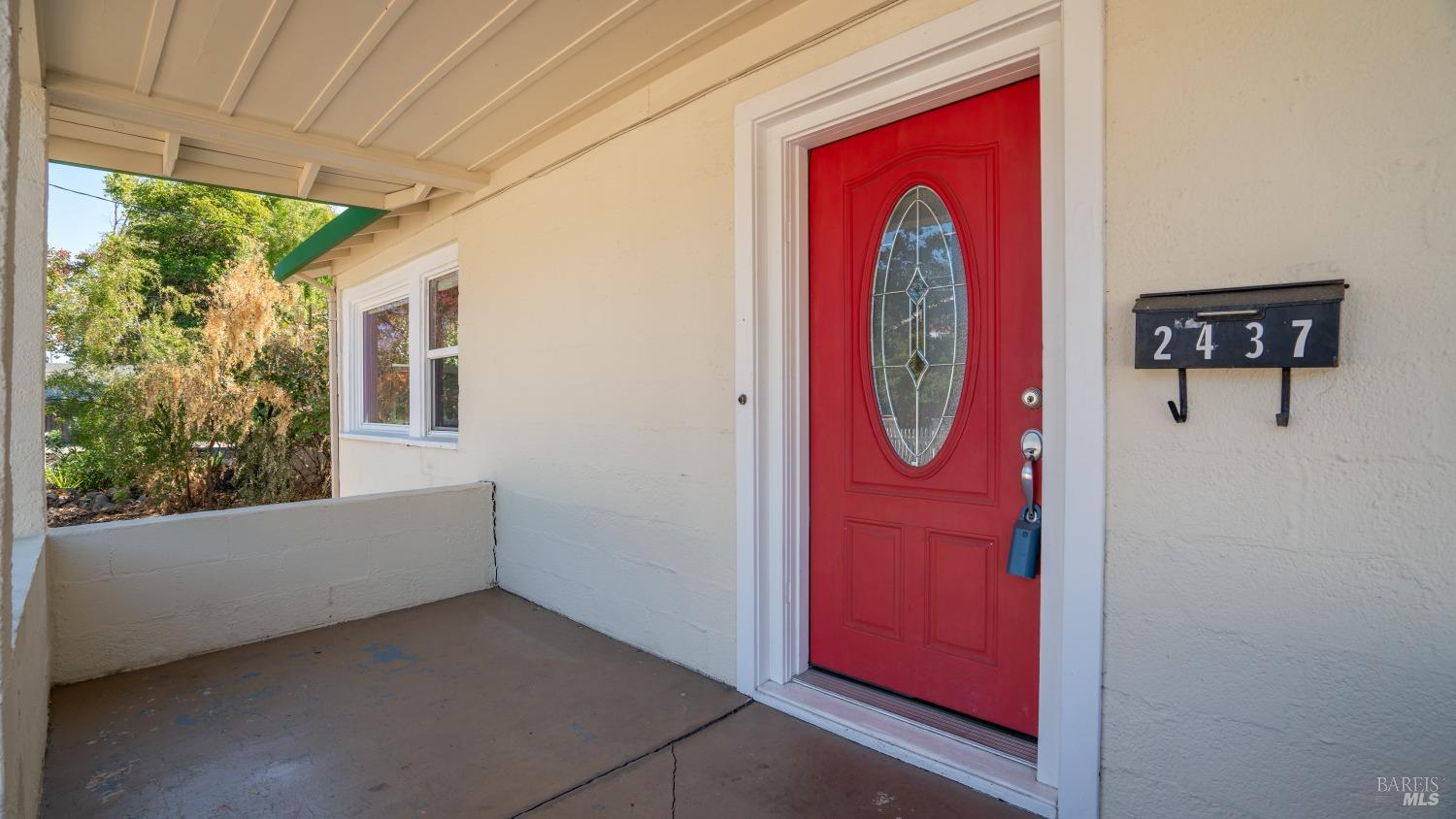 Detail Gallery Image 3 of 25 For 2437 Lomitas Ave, Santa Rosa,  CA 95404 - 2 Beds | 1 Baths