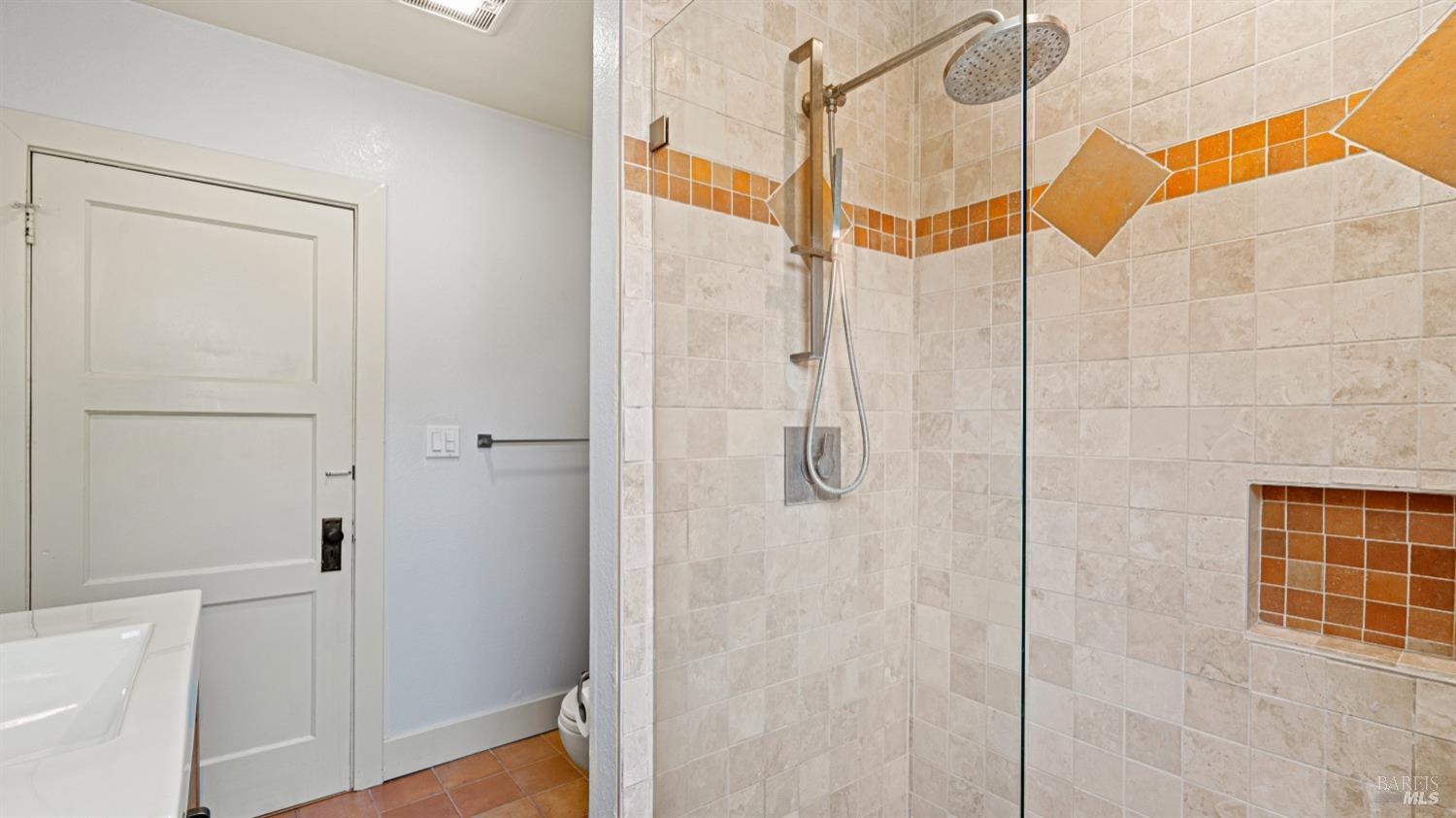 Detail Gallery Image 14 of 25 For 2437 Lomitas Ave, Santa Rosa,  CA 95404 - 2 Beds | 1 Baths