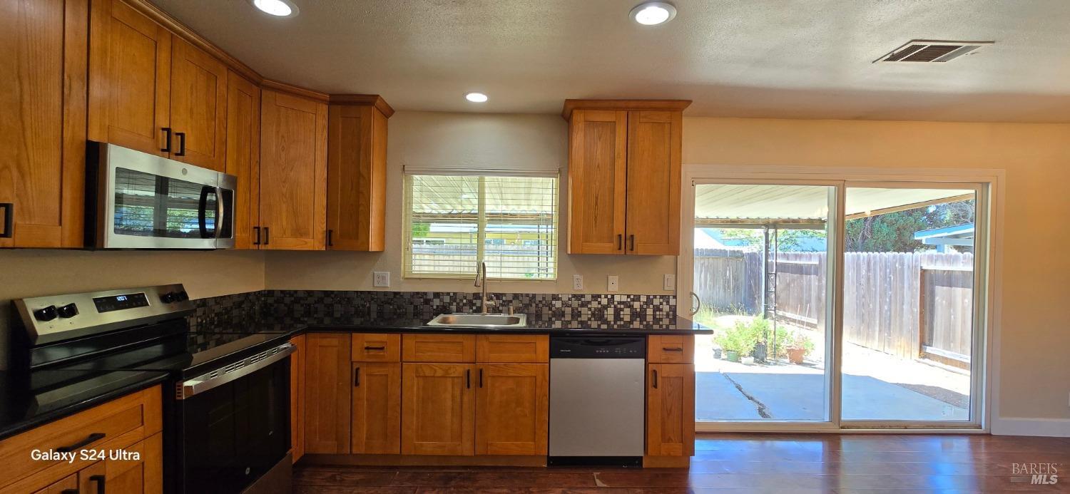 Detail Gallery Image 3 of 13 For 333 Pintail Dr, Suisun City,  CA 94585 - 4 Beds | 2 Baths