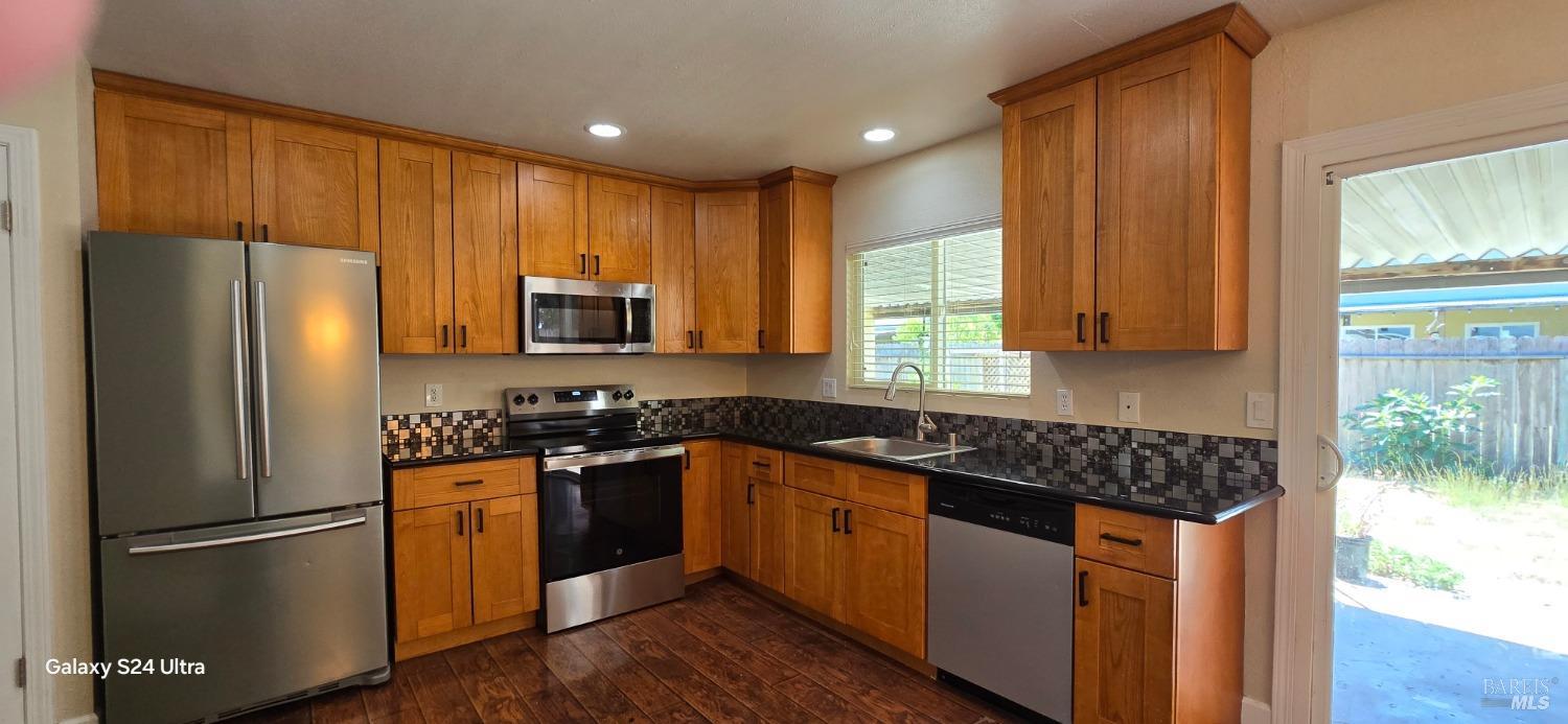 Detail Gallery Image 2 of 13 For 333 Pintail Dr, Suisun City,  CA 94585 - 4 Beds | 2 Baths