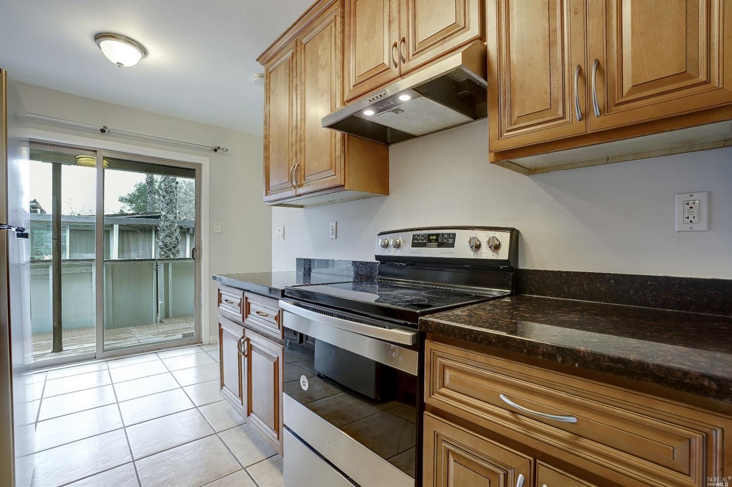 Detail Gallery Image 8 of 24 For 3665 Kerner Blvd #B,  San Rafael,  CA 94901 - 1 Beds | 1 Baths