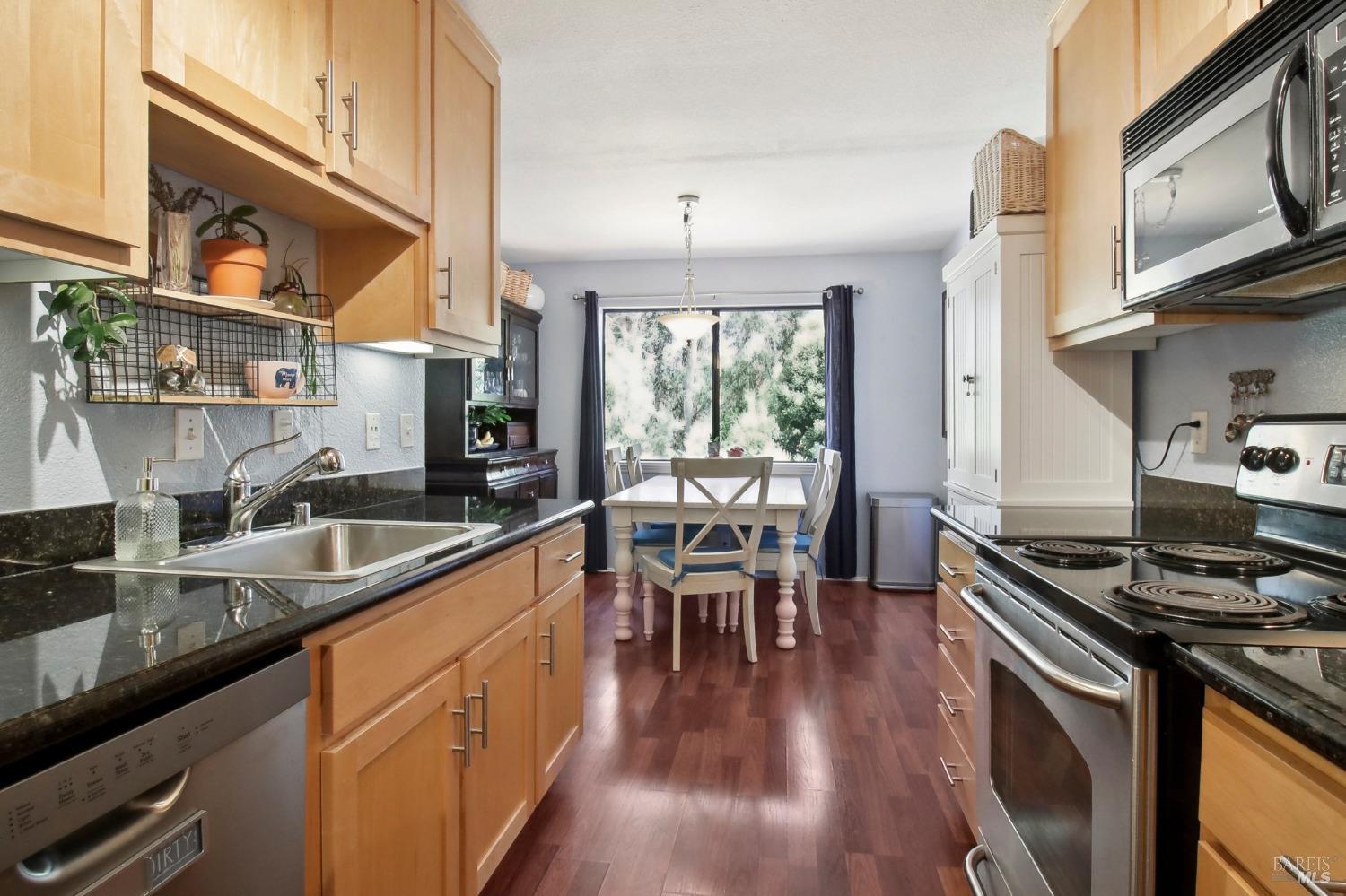 Detail Gallery Image 1 of 37 For 900 Cambridge Dr #18,  Benicia,  CA 94510 - 2 Beds | 1 Baths