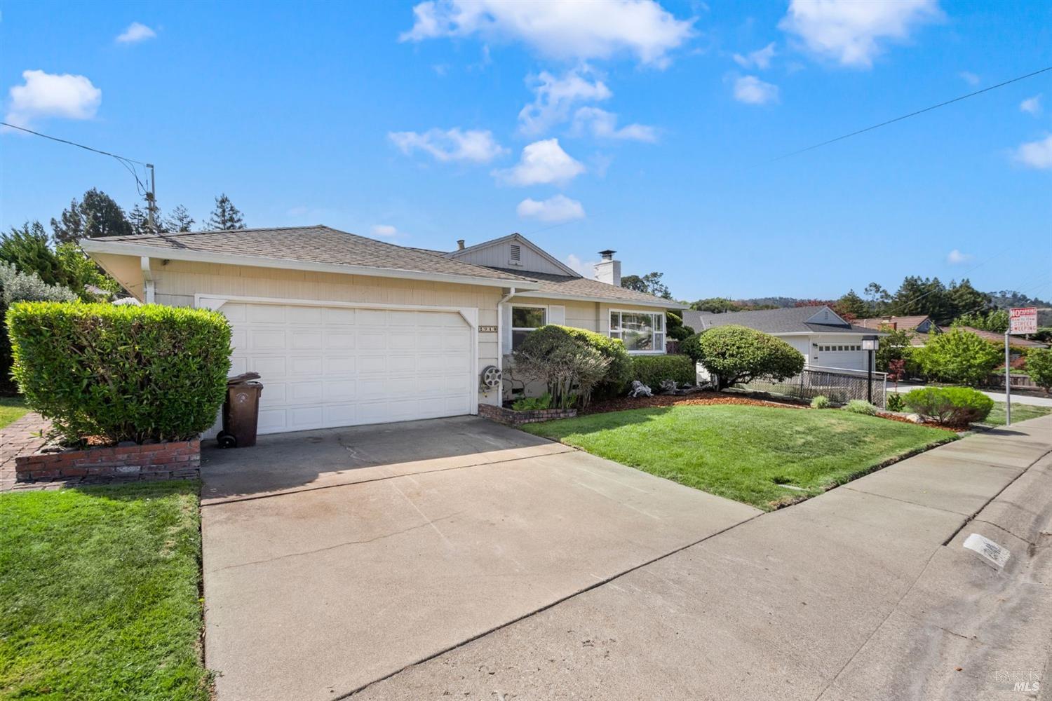 Detail Gallery Image 3 of 26 For 2940 May Rd, El Sobrante,  CA 94803 - 3 Beds | 2 Baths