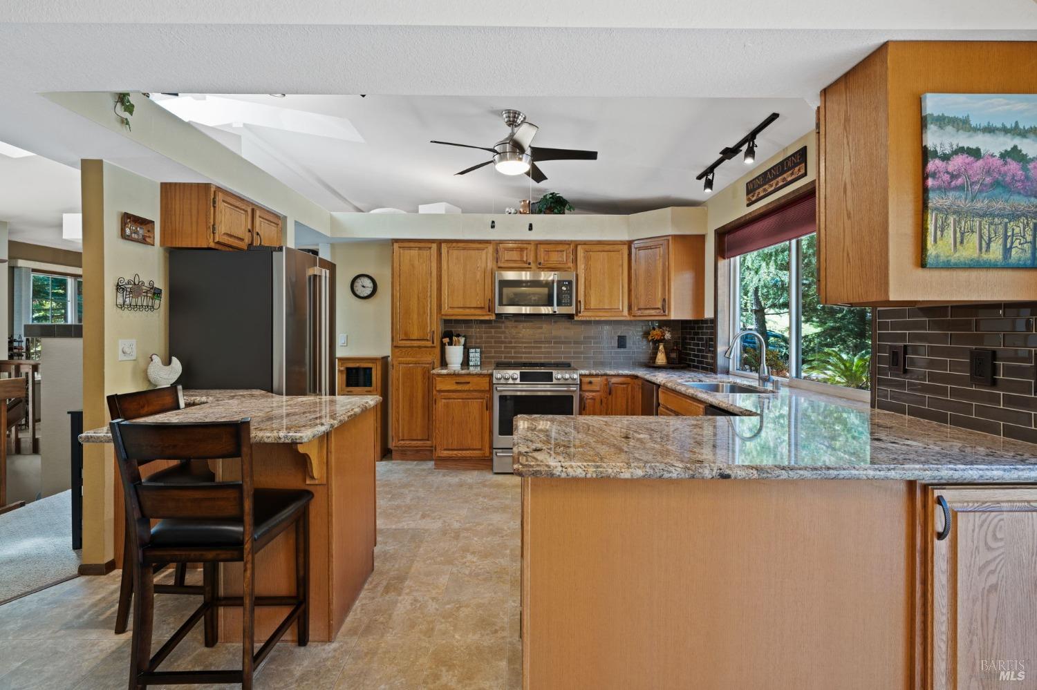 Detail Gallery Image 12 of 52 For 555 Country Club Ln, Napa,  CA 94558 - 3 Beds | 3 Baths