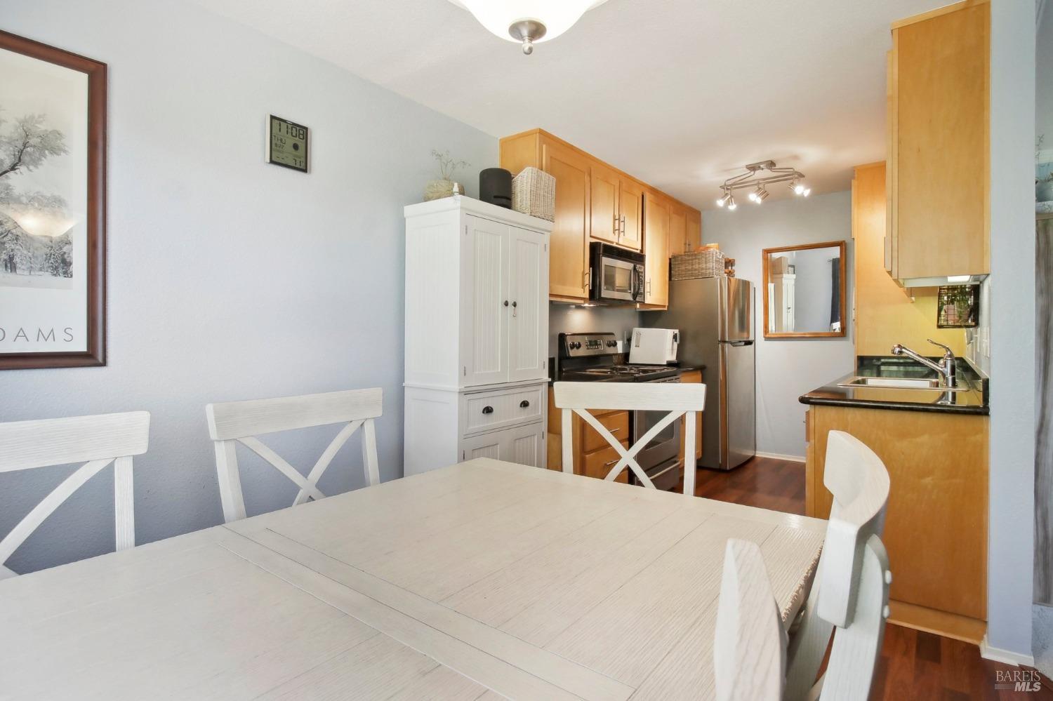 Detail Gallery Image 14 of 37 For 900 Cambridge Dr #18,  Benicia,  CA 94510 - 2 Beds | 1 Baths