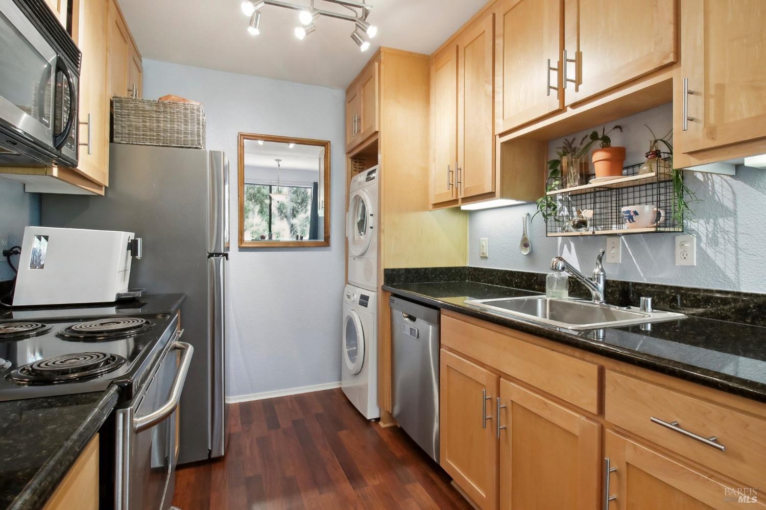 Detail Gallery Image 16 of 37 For 900 Cambridge Dr #18,  Benicia,  CA 94510 - 2 Beds | 1 Baths