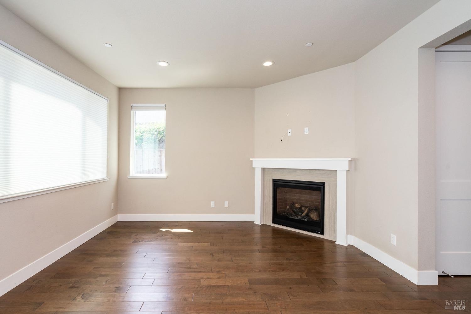 Detail Gallery Image 9 of 75 For 1864 Crimson Ln, Santa Rosa,  CA 95403 - 4 Beds | 3/1 Baths