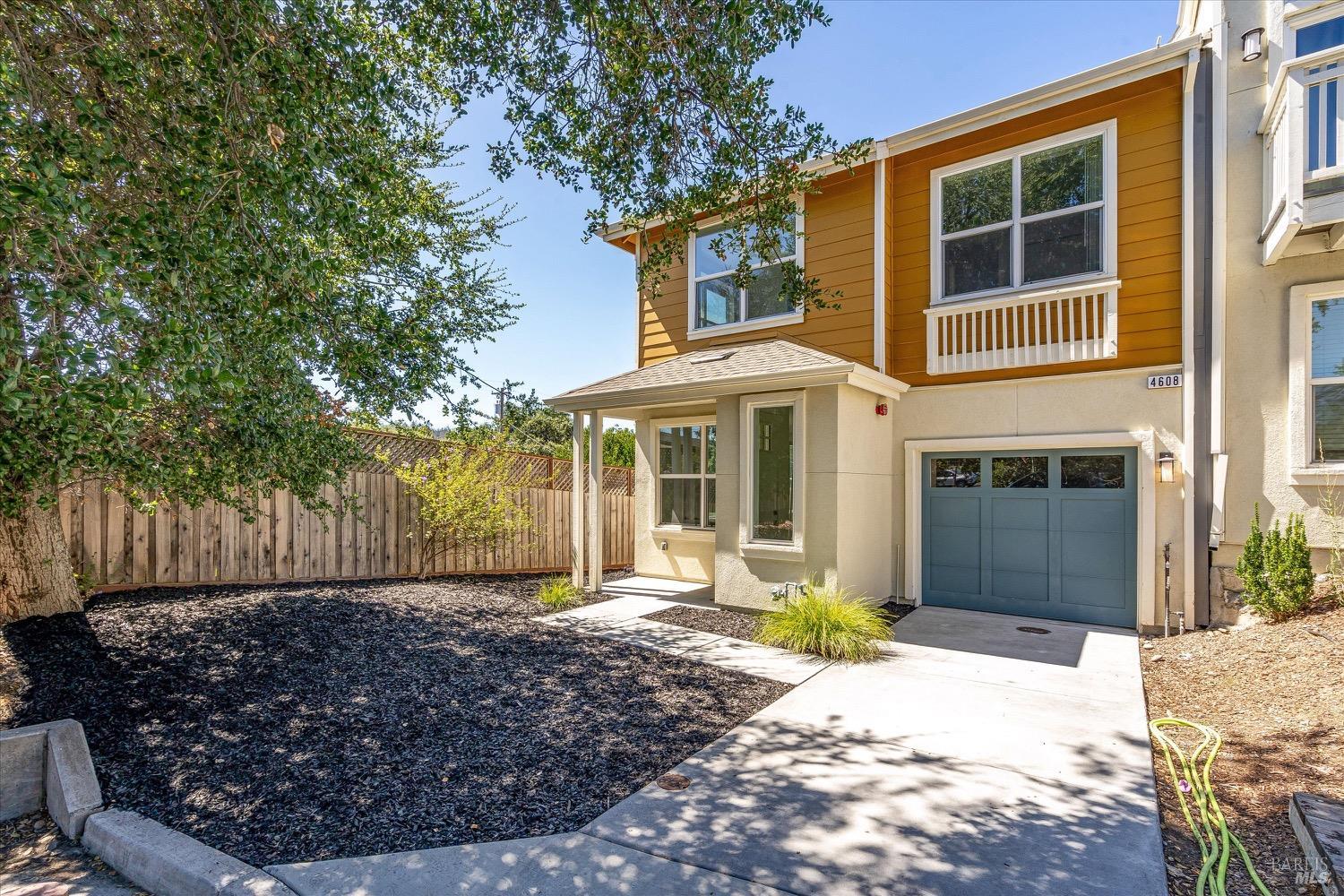 Detail Gallery Image 2 of 31 For 4608 Tavares Ln, Santa Rosa,  CA 95409 - 4 Beds | 2/1 Baths