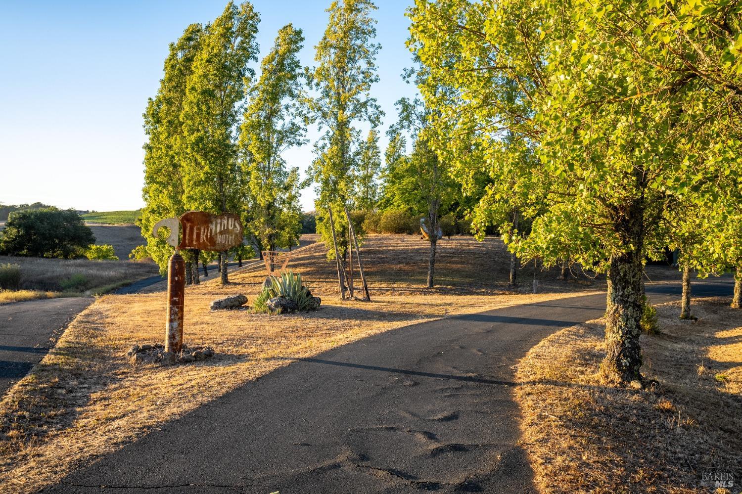 Detail Gallery Image 12 of 85 For 5454 Hillsborough Dr, Petaluma,  CA 94954 - 8 Beds | 6 Baths