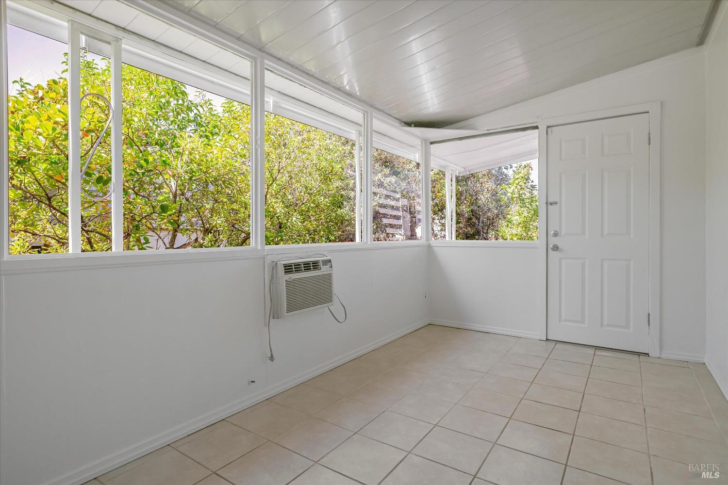 Detail Gallery Image 17 of 24 For 352 Acadia Ln, San Rafael,  CA 94903 - 2 Beds | 2 Baths