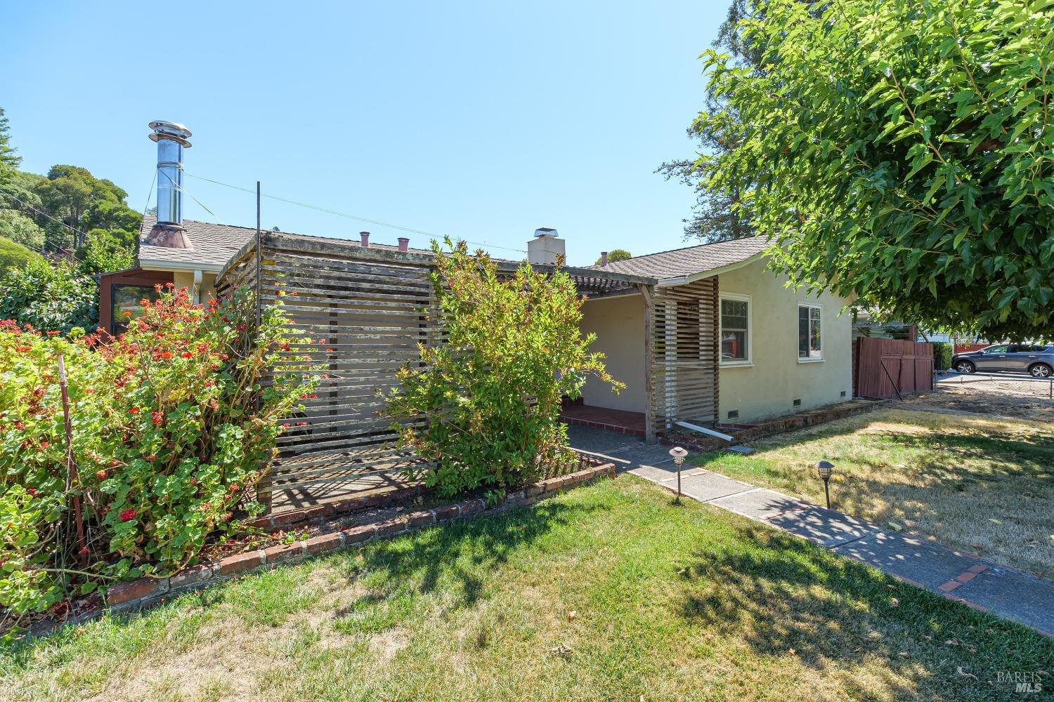 Detail Gallery Image 1 of 1 For 212 Adrian Way, San Rafael,  CA 94903 - 3 Beds | 2 Baths