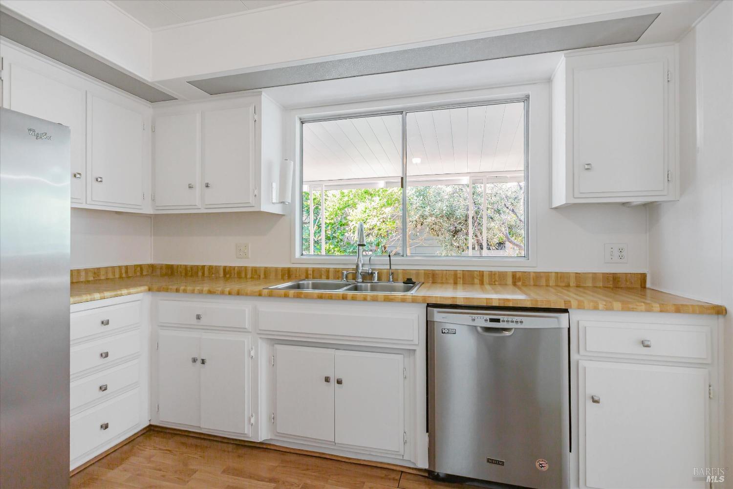 Detail Gallery Image 9 of 24 For 352 Acadia Ln, San Rafael,  CA 94903 - 2 Beds | 2 Baths