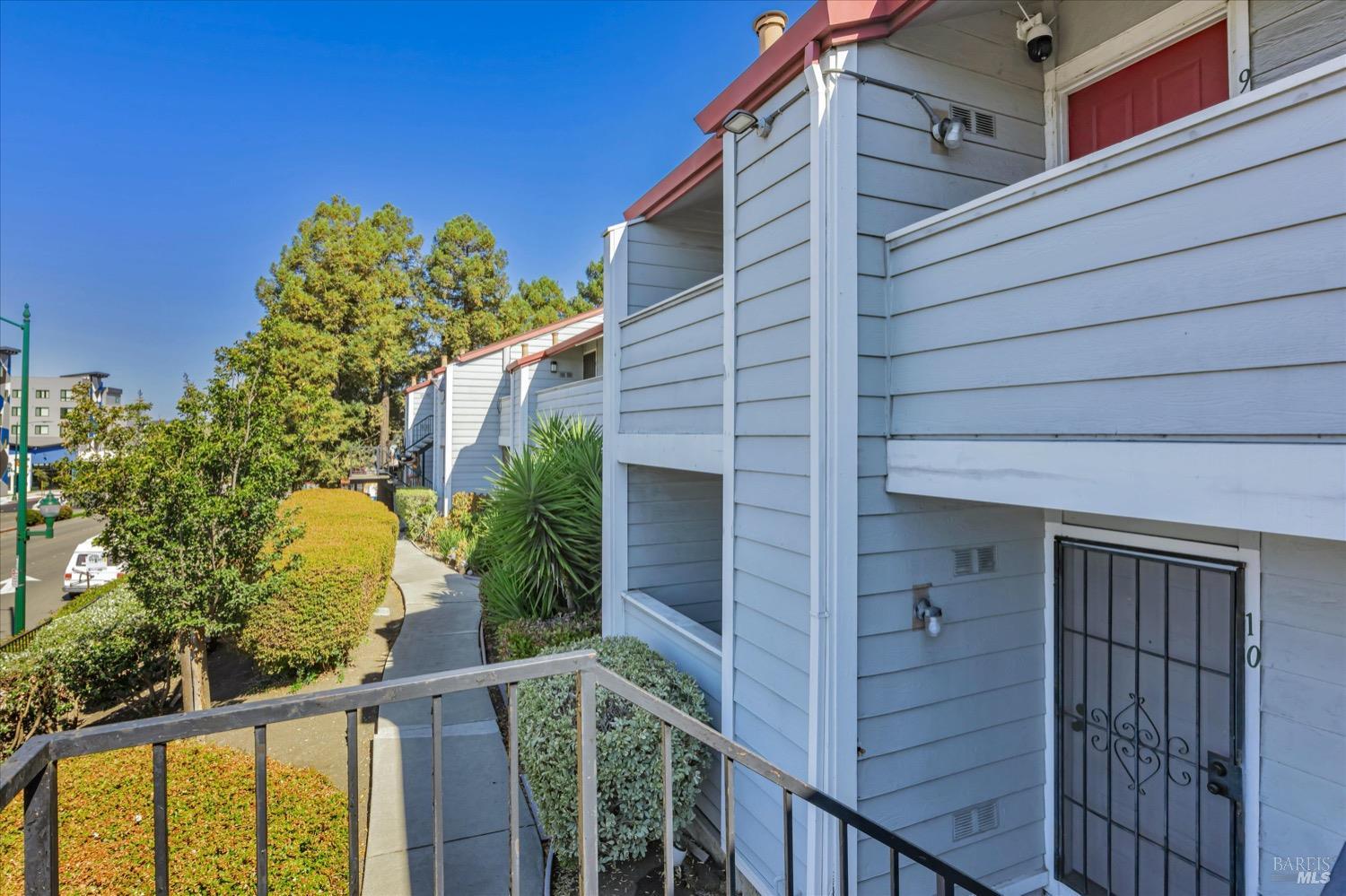 Detail Gallery Image 3 of 26 For 29621 Red Oak Ct #11,  Hayward,  CA 94544 - 2 Beds | 1 Baths