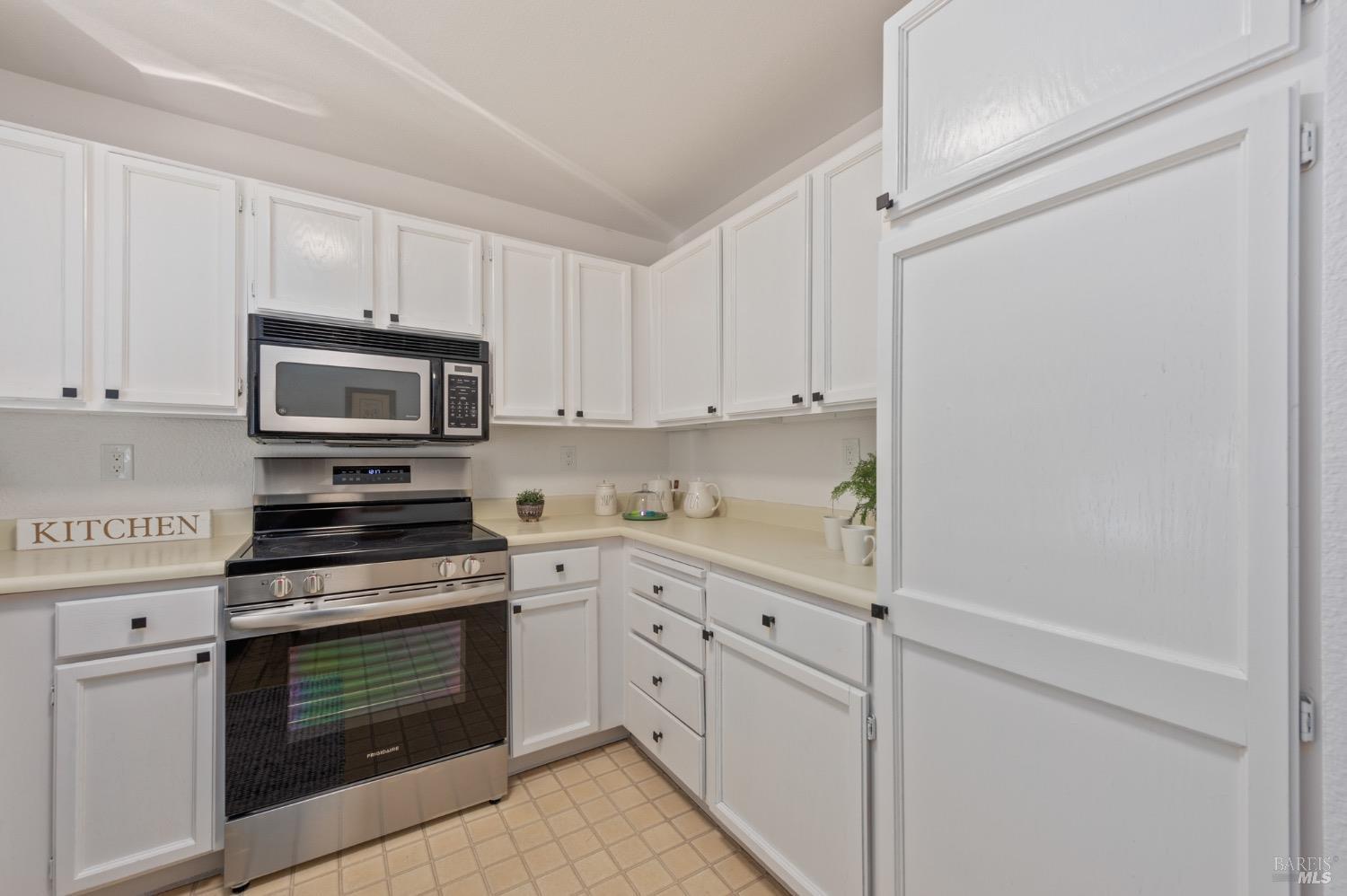 Detail Gallery Image 5 of 32 For 270 Channing Way #11,  San Rafael,  CA 94903 - 1 Beds | 1 Baths