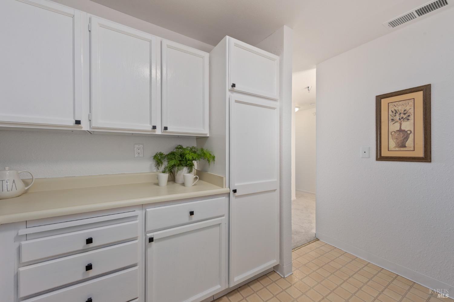 Detail Gallery Image 7 of 32 For 270 Channing Way #11,  San Rafael,  CA 94903 - 1 Beds | 1 Baths