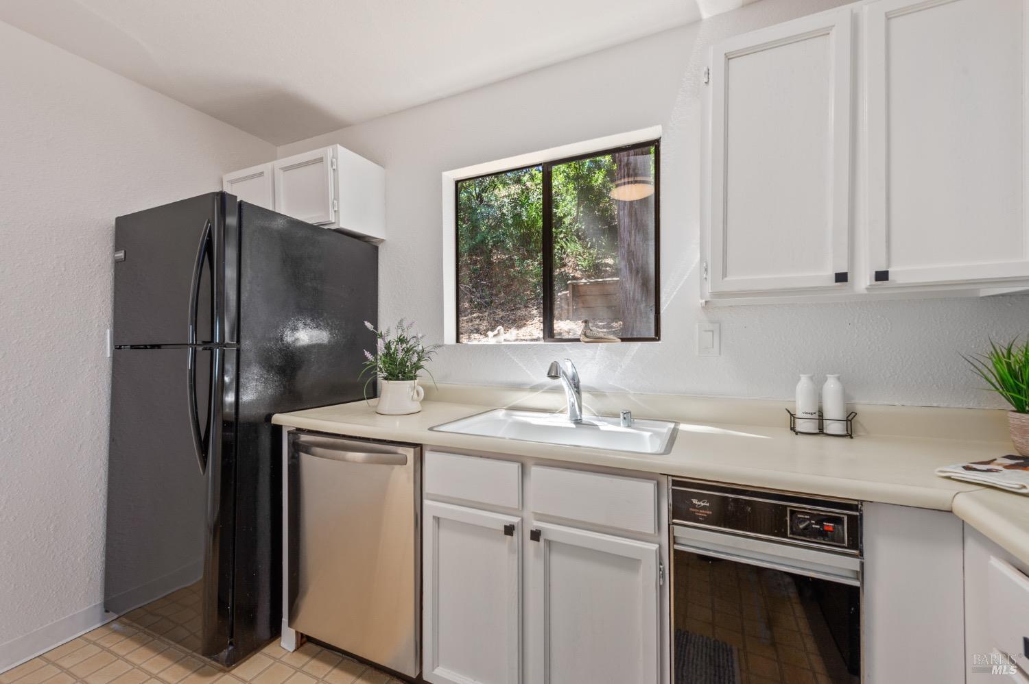 Detail Gallery Image 6 of 32 For 270 Channing Way #11,  San Rafael,  CA 94903 - 1 Beds | 1 Baths