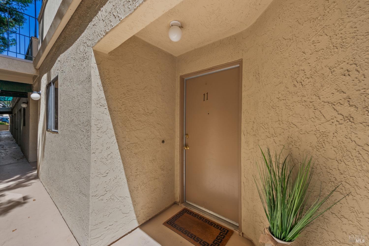 Detail Gallery Image 1 of 32 For 270 Channing Way #11,  San Rafael,  CA 94903 - 1 Beds | 1 Baths