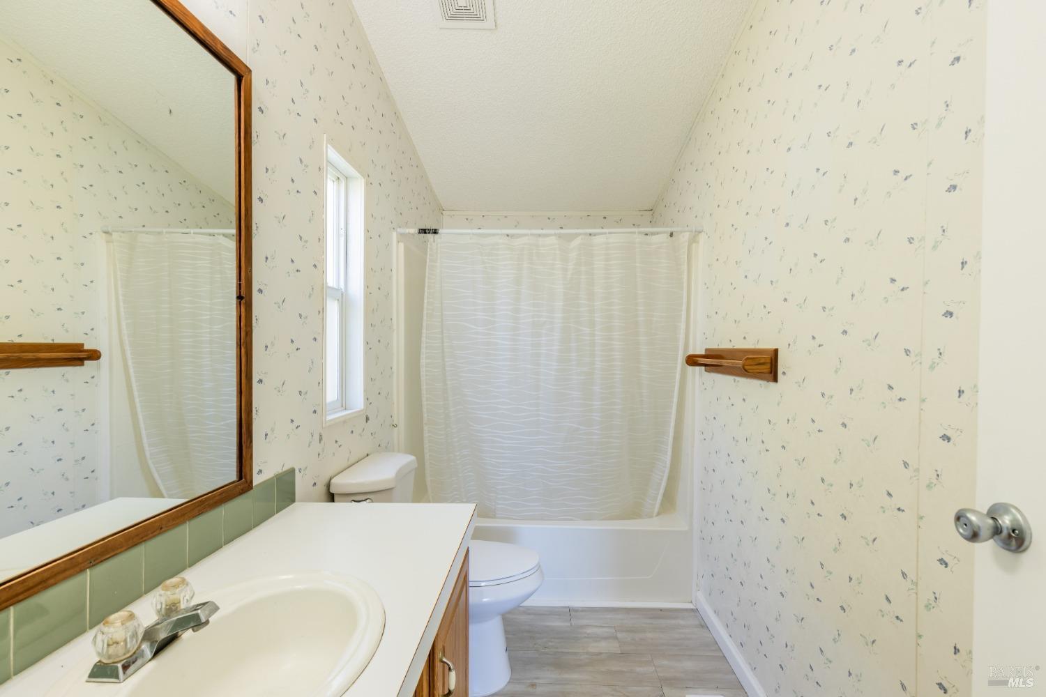 Detail Gallery Image 20 of 77 For 6281 S Horseshoe Cir, Potter Valley,  CA 95469 - 3 Beds | 2 Baths