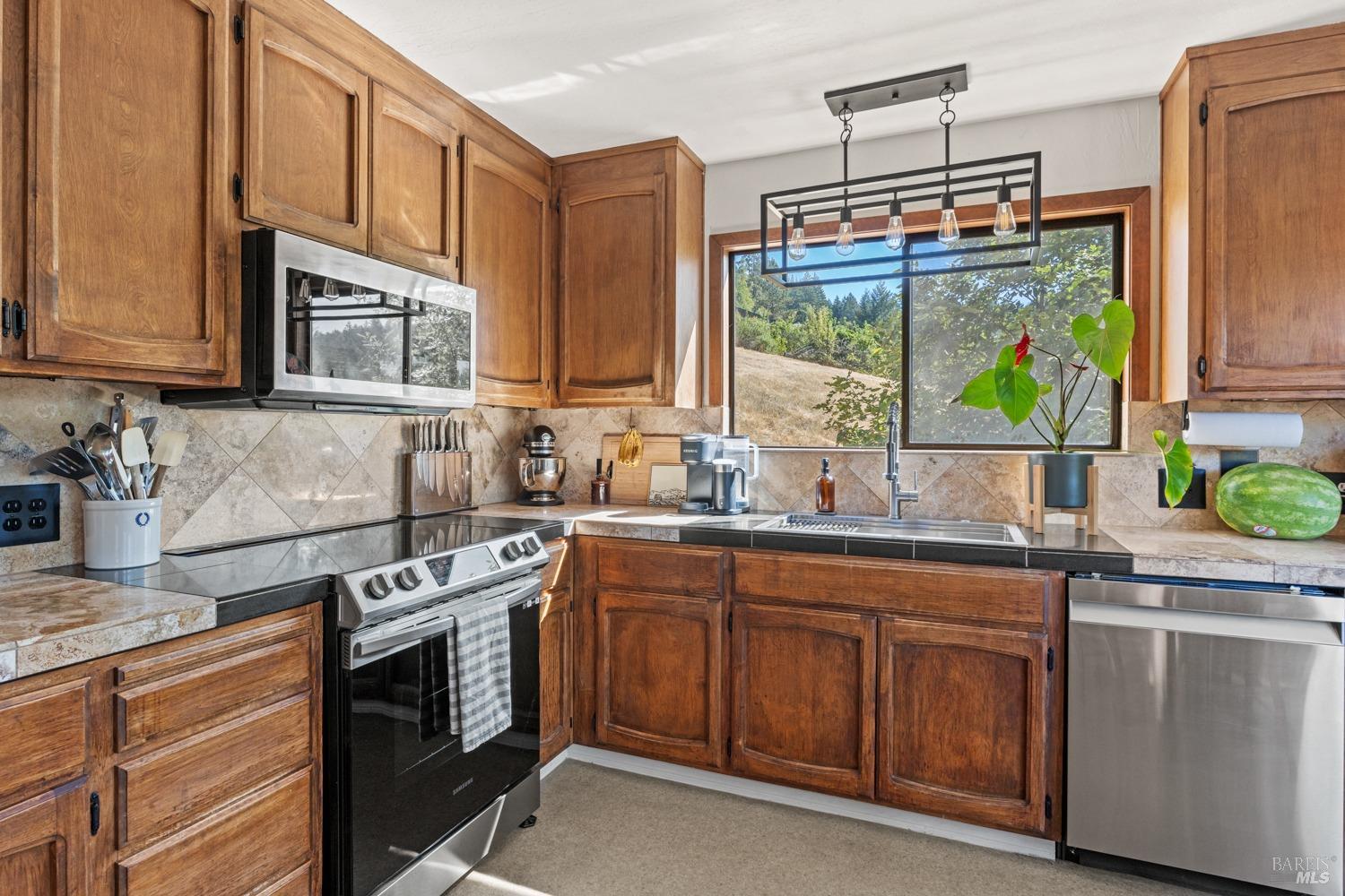 Detail Gallery Image 5 of 22 For 1531 Casteel Dr, Willits,  CA 95490 - 3 Beds | 2 Baths