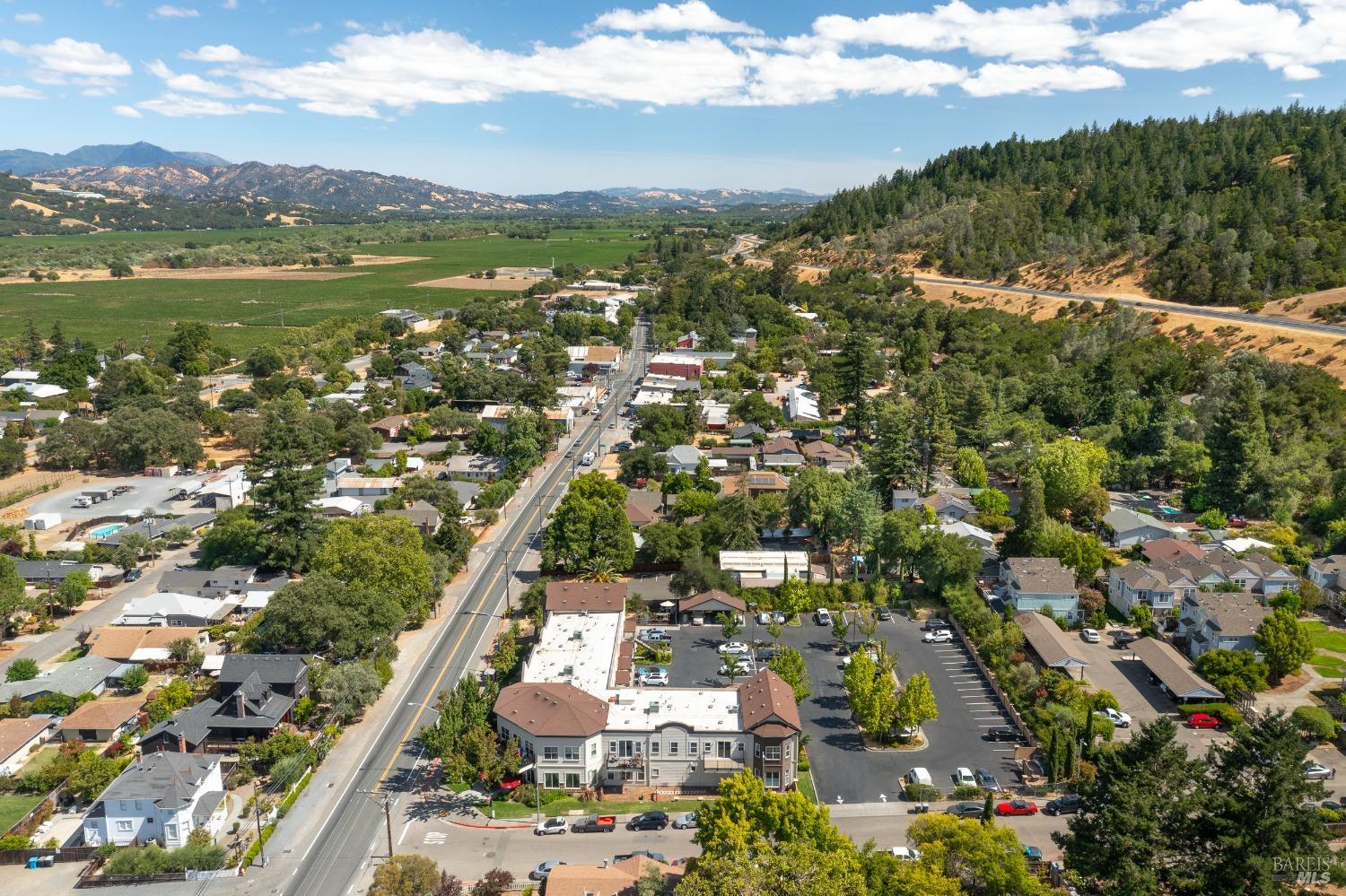 Detail Gallery Image 2 of 31 For 100 School House Ln #210,  Geyserville,  CA 95441 - 3 Beds | 2 Baths