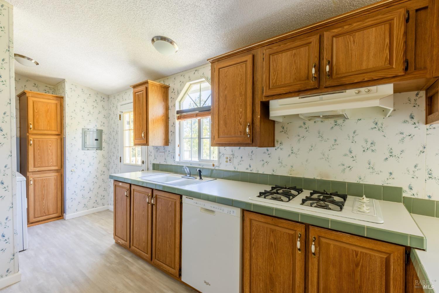 Detail Gallery Image 10 of 77 For 6281 S Horseshoe Cir, Potter Valley,  CA 95469 - 3 Beds | 2 Baths