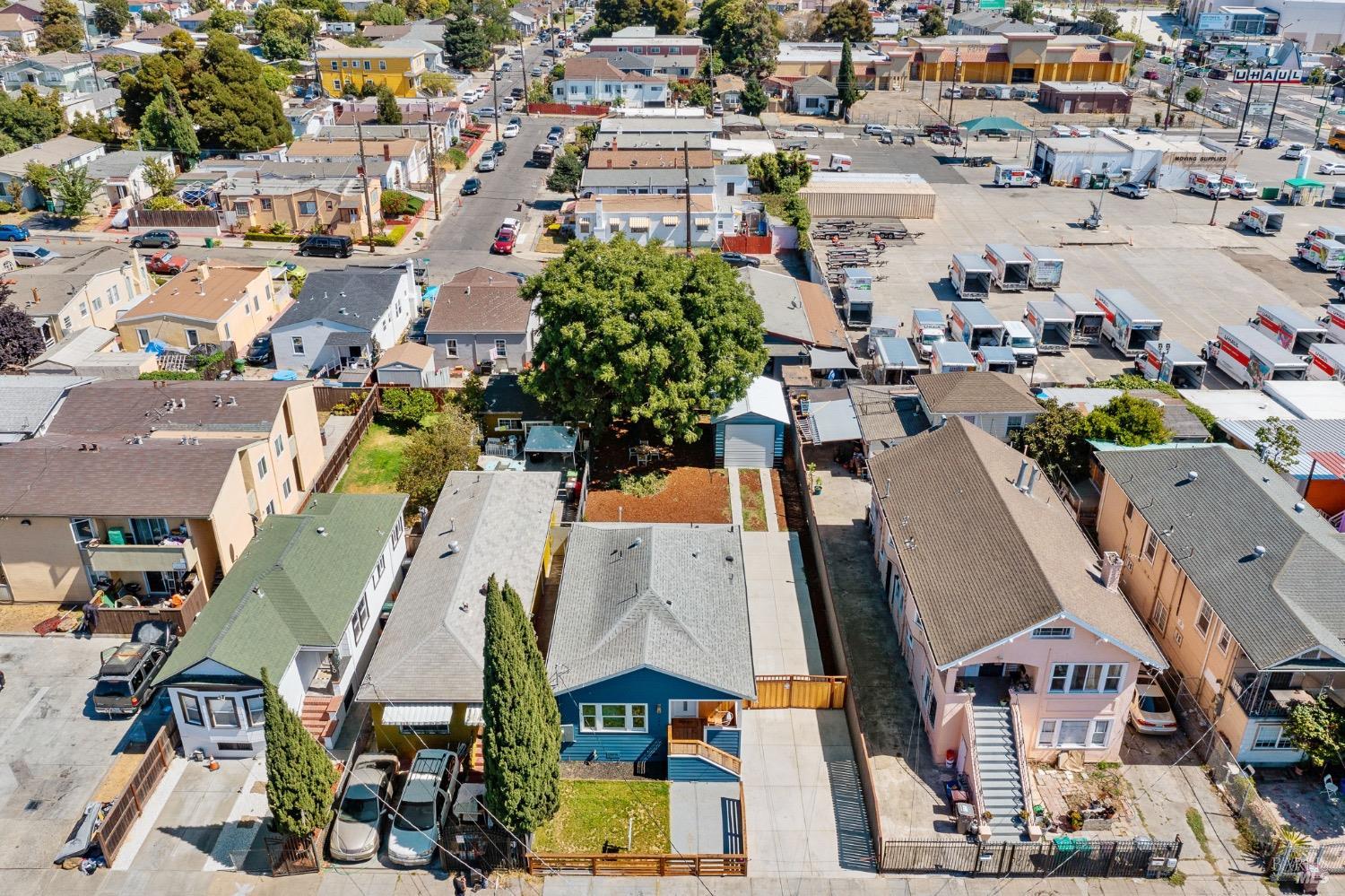 Detail Gallery Image 3 of 51 For 1444 W 52nd Ave, Oakland,  CA 94601 - 3 Beds | 2 Baths