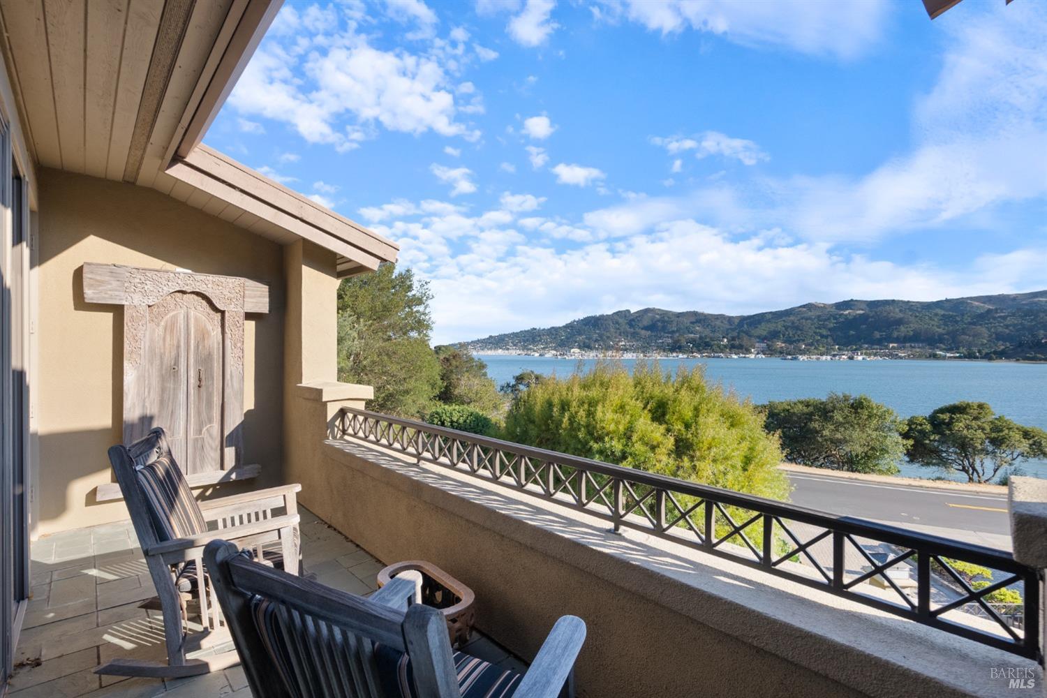 Detail Gallery Image 31 of 53 For 17 Seminary Cove Dr, Mill Valley,  CA 94941 - 3 Beds | 3/1 Baths