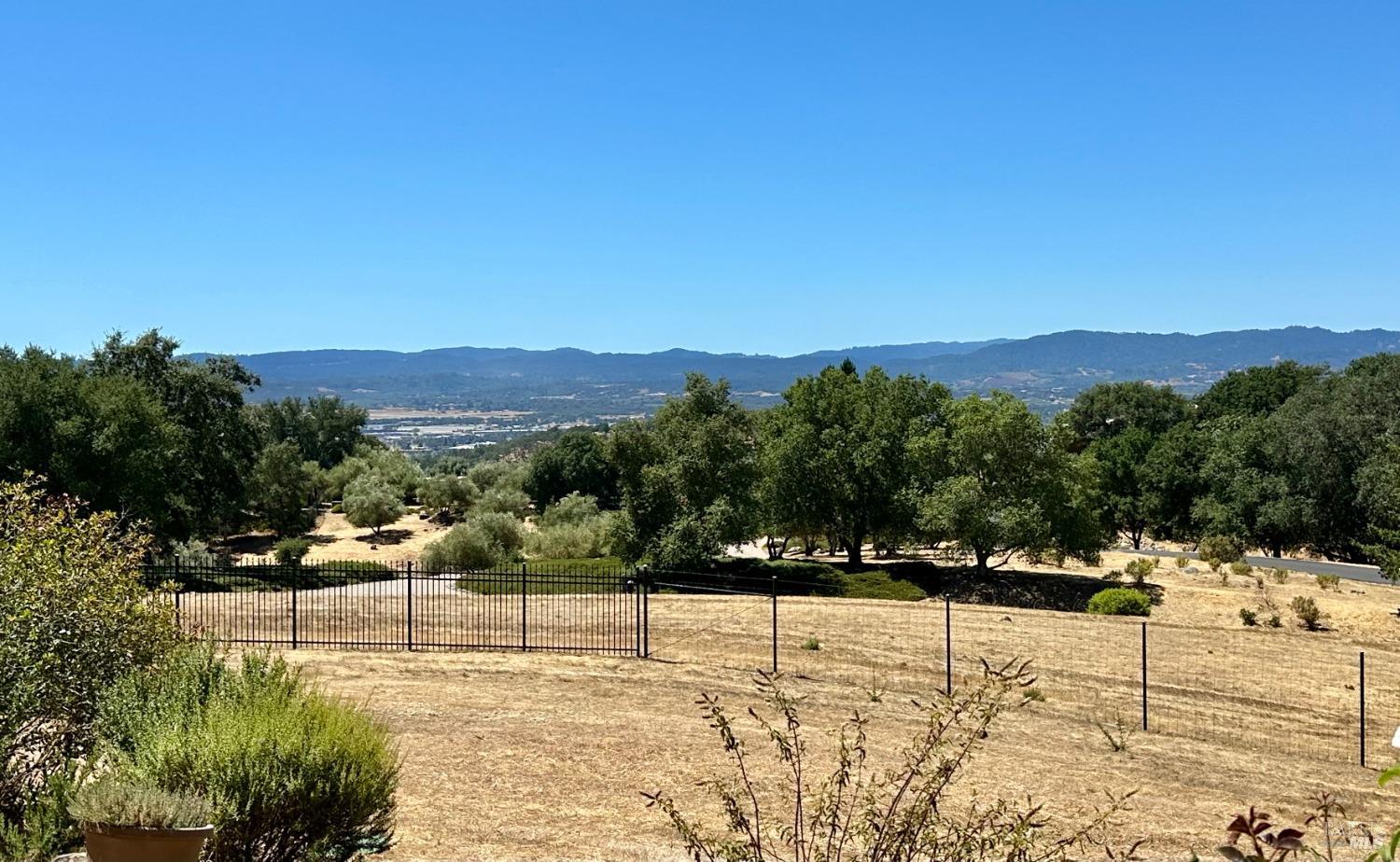 Detail Gallery Image 16 of 73 For 701 Shiloh Ter, Santa Rosa,  CA 95403 - 6 Beds | 7/1 Baths