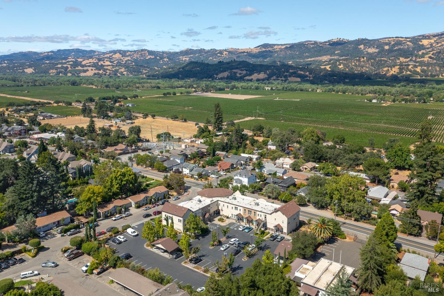 Detail Gallery Image 3 of 31 For 100 School House Ln #210,  Geyserville,  CA 95441 - 3 Beds | 2 Baths