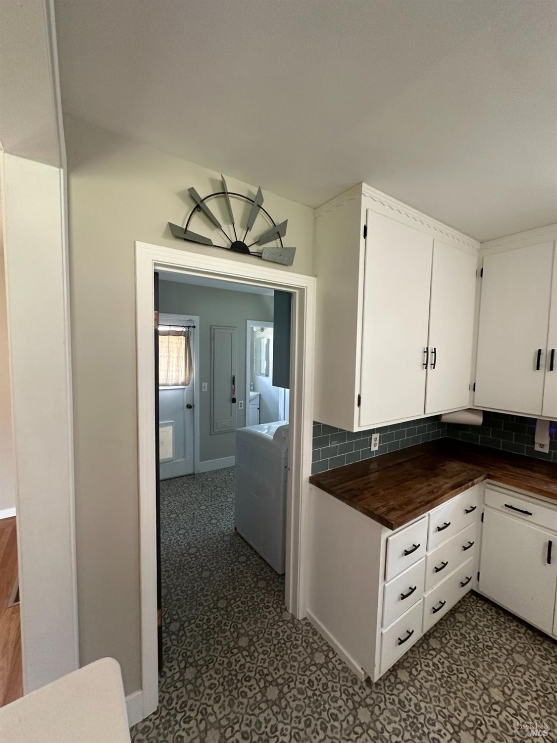 Detail Gallery Image 8 of 23 For 548 California St, Rio Vista,  CA 94571 - 3 Beds | 1/1 Baths