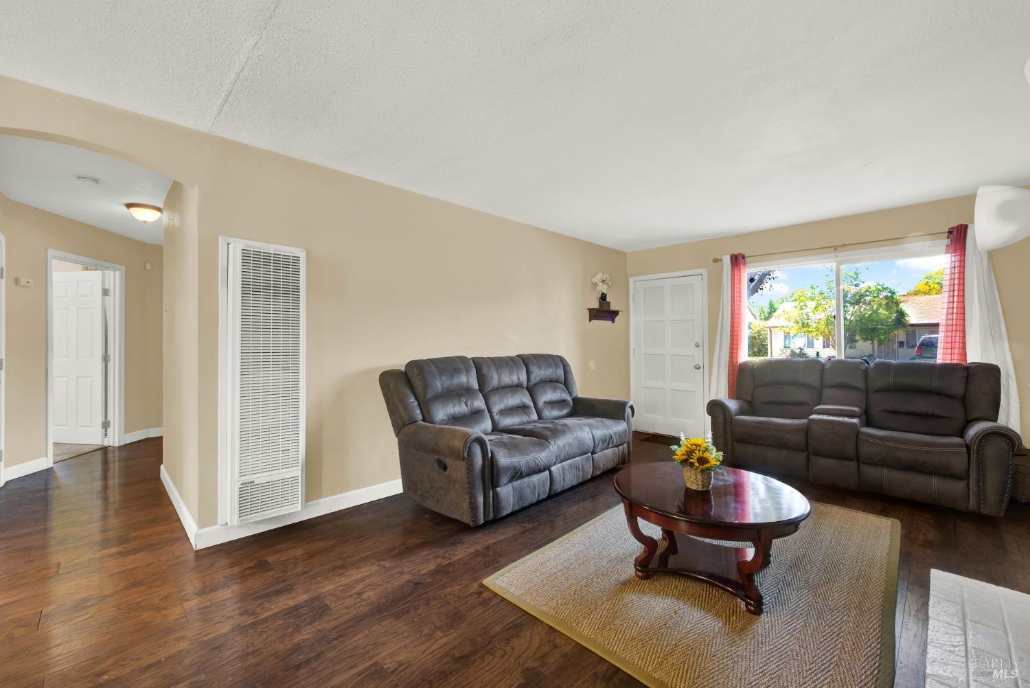 Detail Gallery Image 8 of 45 For 348 Wyoming St, Fairfield,  CA 94533 - 3 Beds | 1 Baths