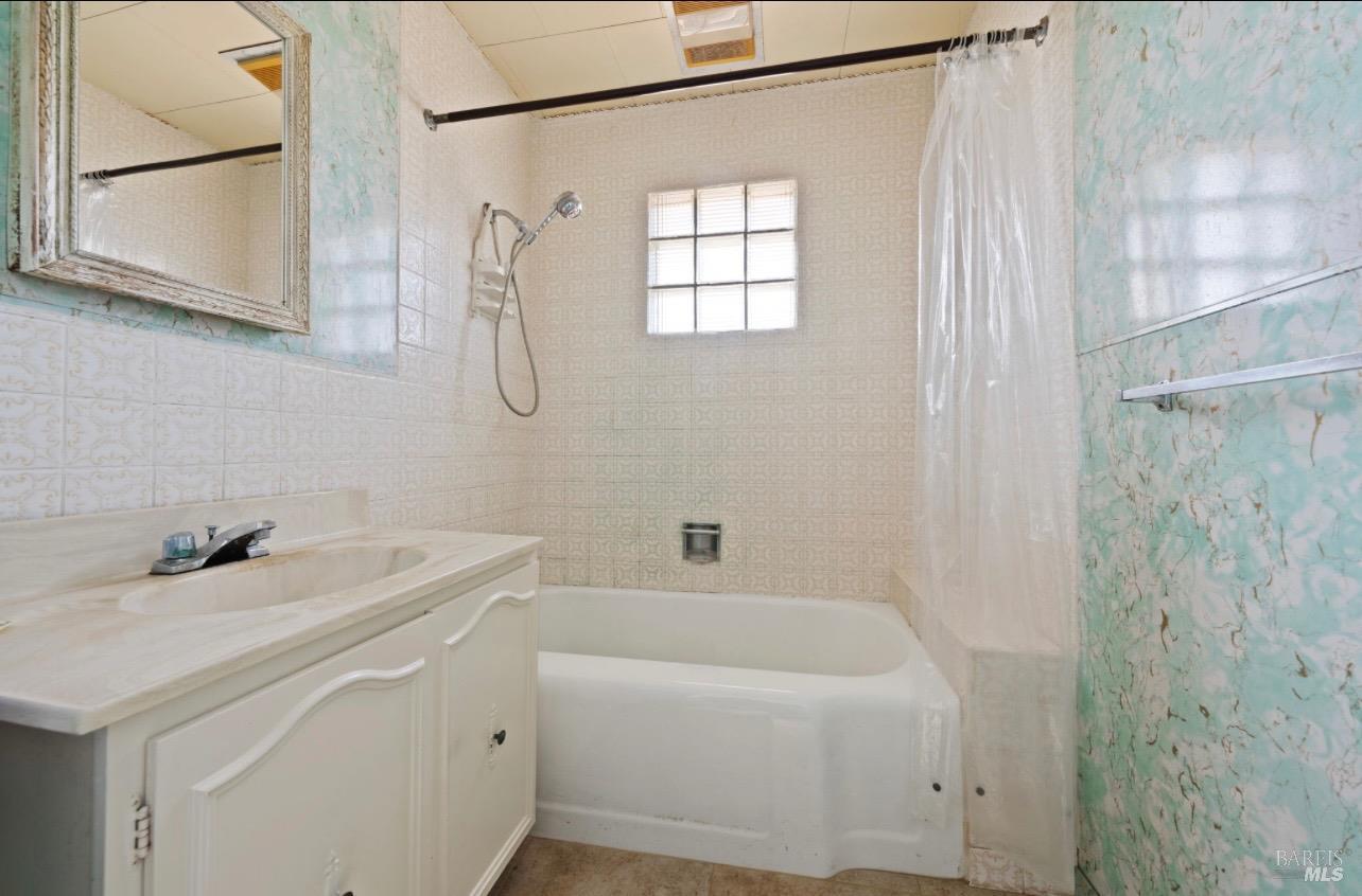 Detail Gallery Image 9 of 33 For 121 Grove St, Fort Bragg,  CA 95437 - 3 Beds | 1 Baths