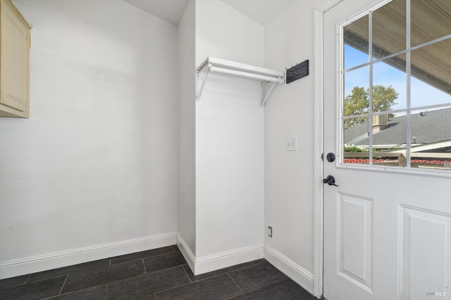 Detail Gallery Image 5 of 16 For 102 Apple Ln, Santa Rosa,  CA 95407 - 3 Beds | 2 Baths