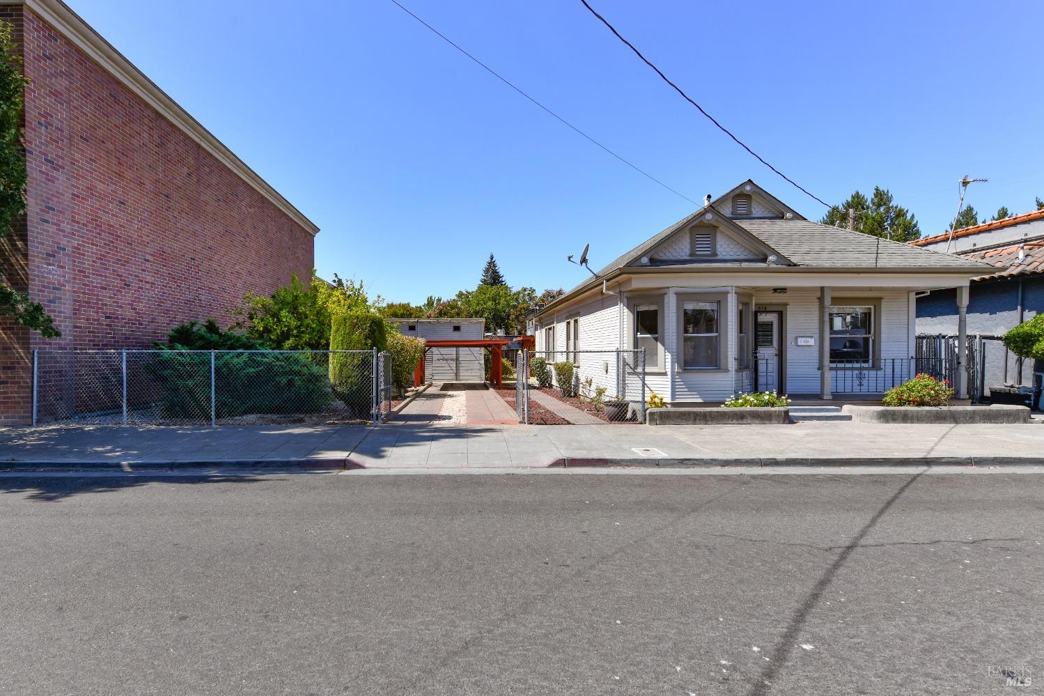 Detail Gallery Image 1 of 1 For 519 Adams St, Santa Rosa,  CA 95401 - 2 Beds | 1 Baths