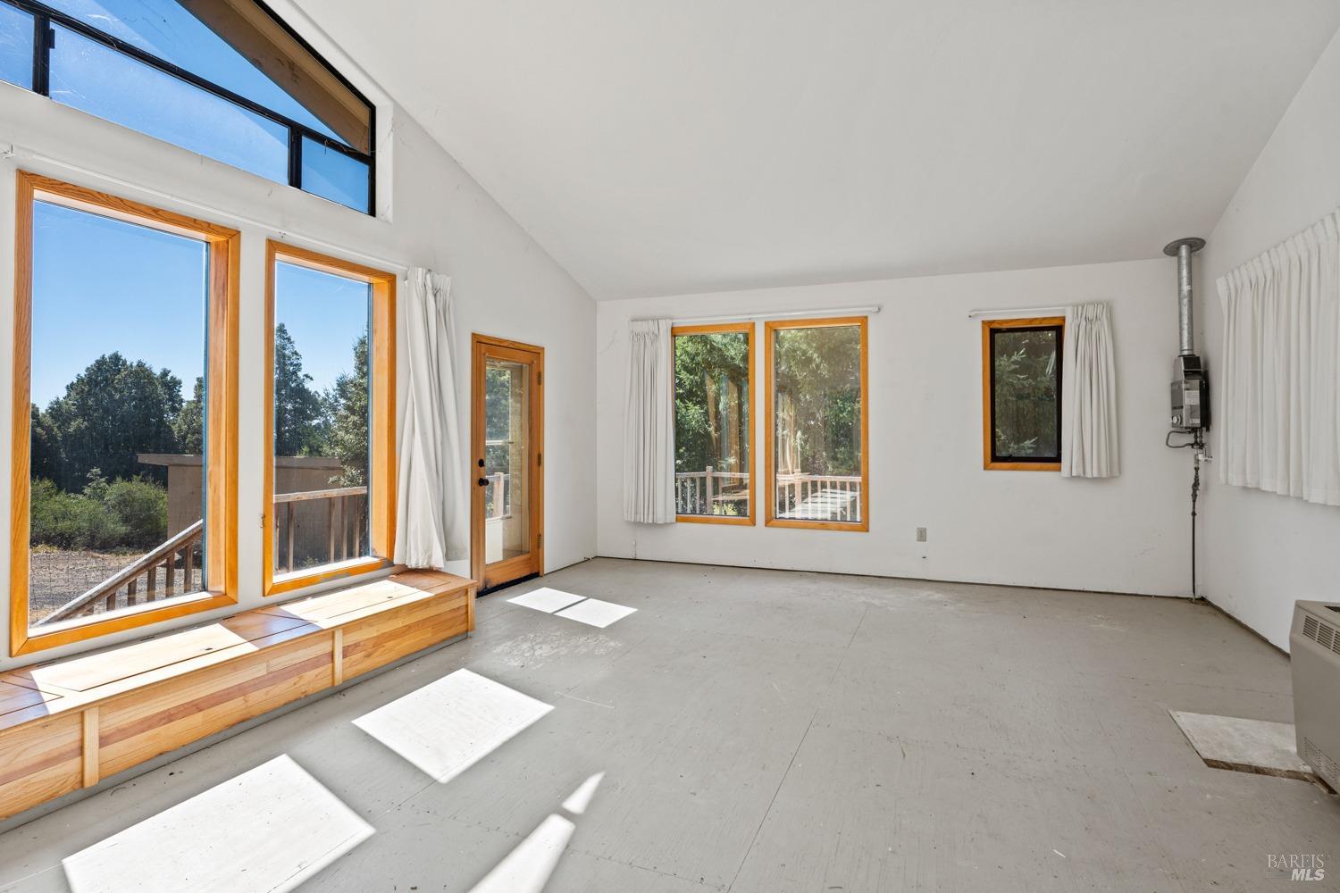 Detail Gallery Image 9 of 28 For 36955 Eureka Stagecoach Rd, Willits,  CA 95490 - 2 Beds | 2 Baths