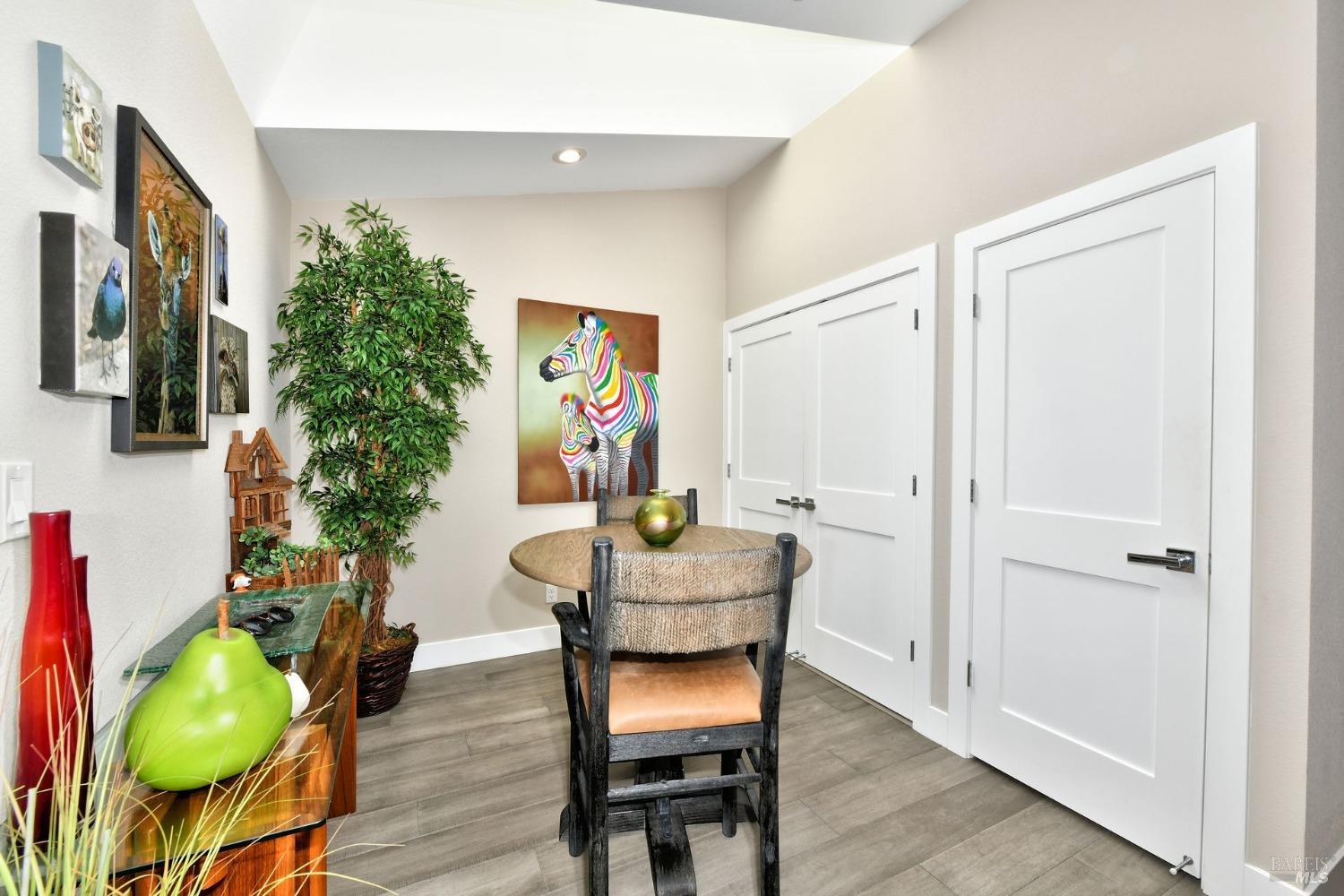 Detail Gallery Image 21 of 47 For 2051 Stonefield Ln, Santa Rosa,  CA 95403 - 3 Beds | 2/1 Baths