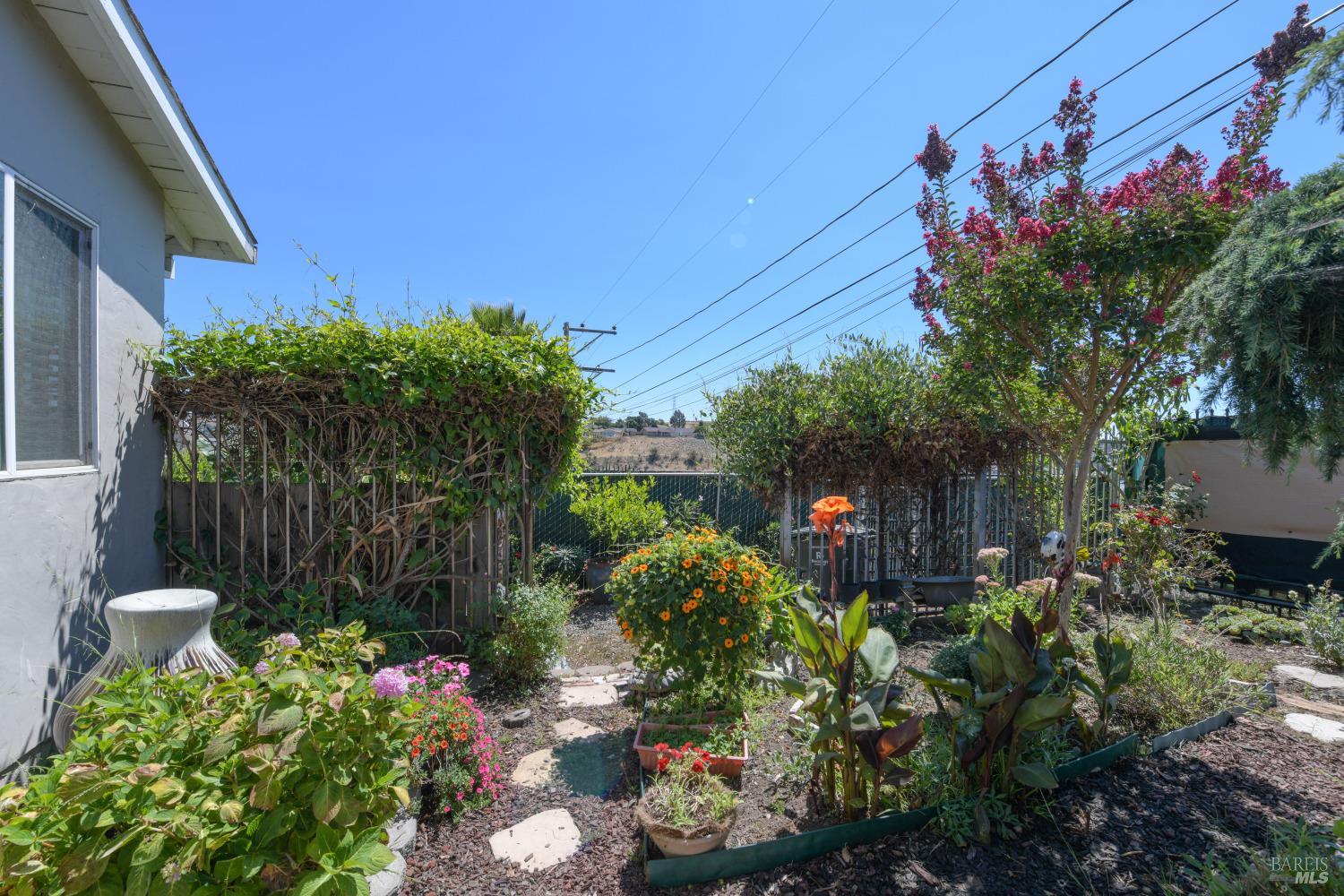 Detail Gallery Image 4 of 37 For 510 3rd St, Vallejo,  CA 94590 - 3 Beds | 1 Baths