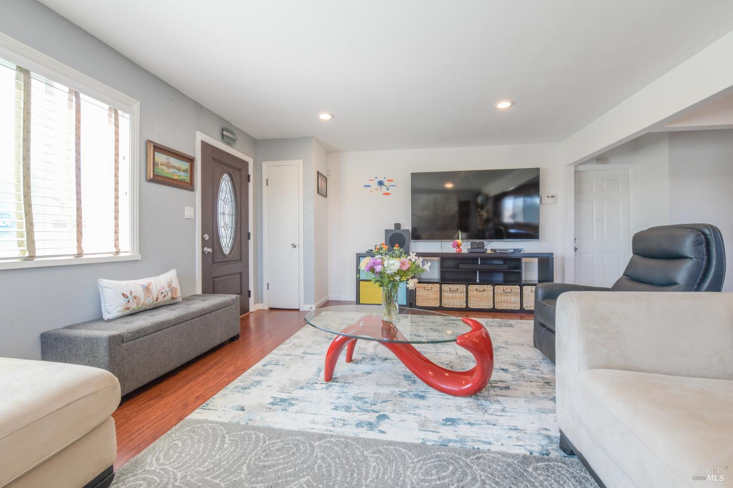 Detail Gallery Image 6 of 37 For 510 3rd St, Vallejo,  CA 94590 - 3 Beds | 1 Baths