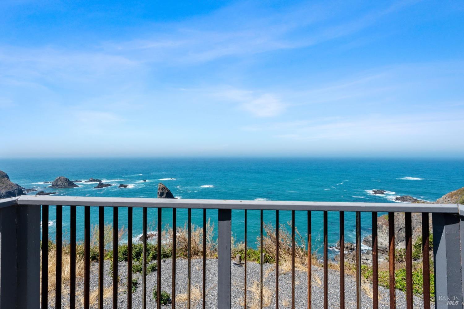 Detail Gallery Image 2 of 26 For 1520 Navarro Bluff Rd, Albion,  CA 95410 - 1 Beds | 2 Baths