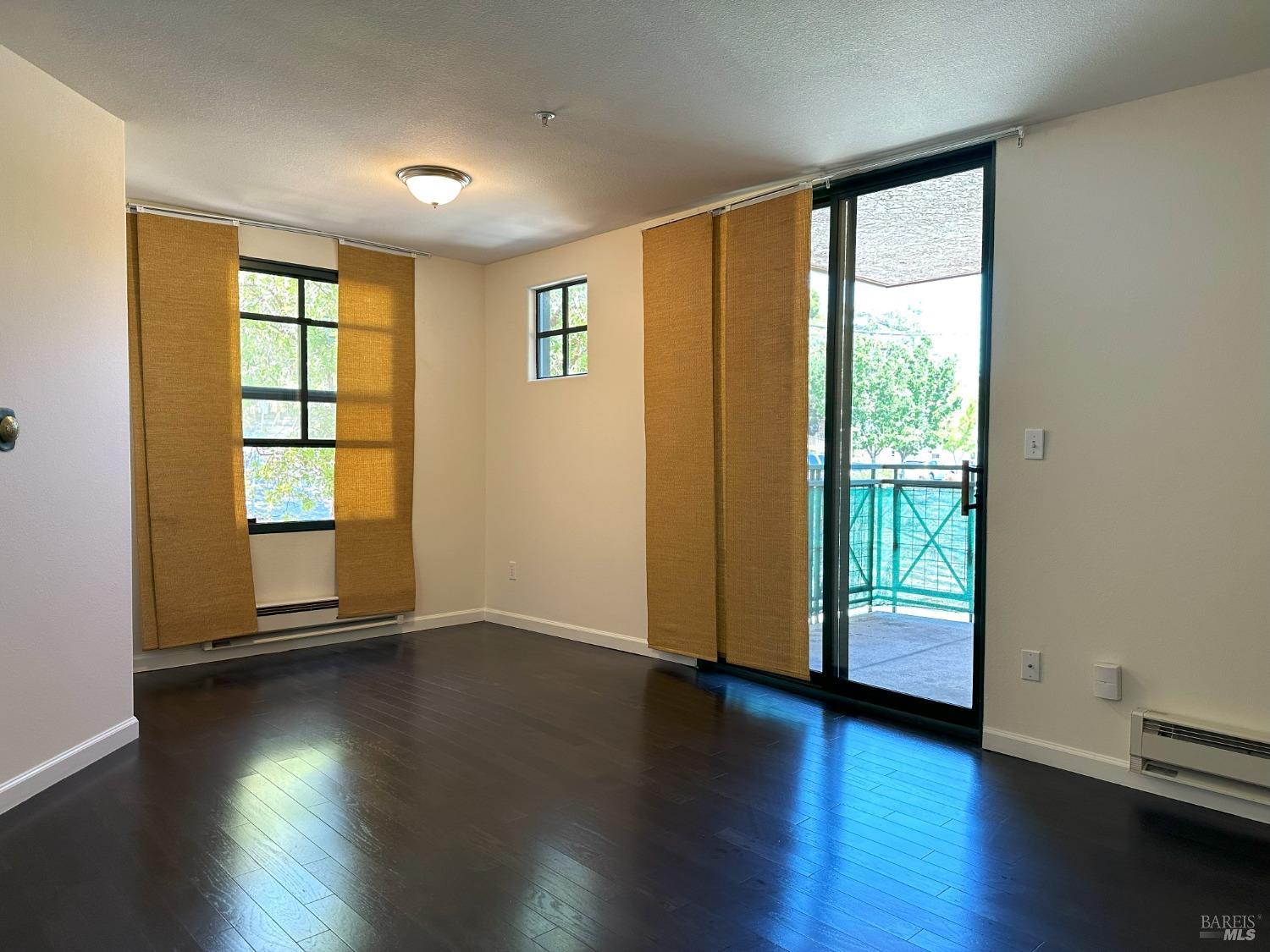 Detail Gallery Image 8 of 16 For 1115 B St #201,  San Rafael,  CA 94901 - 2 Beds | 1 Baths