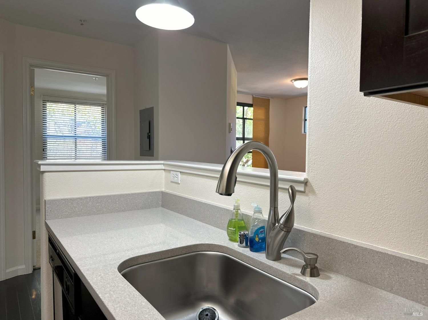 Detail Gallery Image 5 of 16 For 1115 B St #201,  San Rafael,  CA 94901 - 2 Beds | 1 Baths